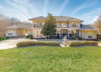 Home SWEET! Home: Here’s an amply roomy dwelling that is big on comfort, and you just can’t beat the views