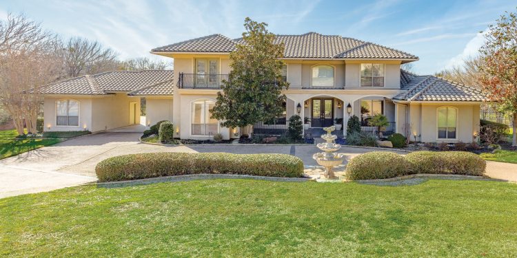 Home SWEET! Home: Here’s an amply roomy dwelling that is big on comfort, and you just can’t beat the views