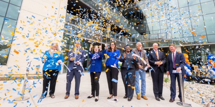 UTA Opens New Building for State’s Largest Social Work, Nursing Programs