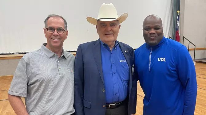 Former UTA Professor Gives to Support Student-Athlete Success