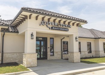 Doctor’s Journey from Gator Athlete to Opening a Clinic in Mansfield