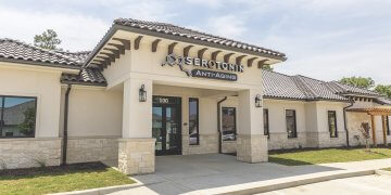 Doctor’s Journey from Gator Athlete to Opening a Clinic in Mansfield