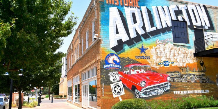 The Center of it All: A Historic Walking Tour of Downtown Arlington